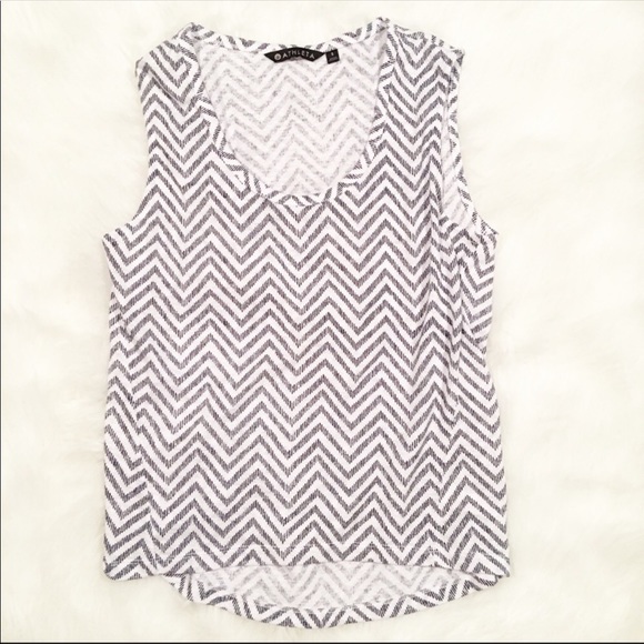 Athleta Tops - Athleta white navy blue zig zag tank top small